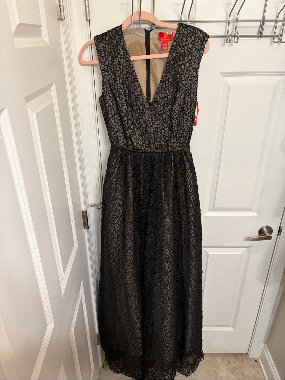 Monique Lhuillier Black Lace V-Neck Prom Gown